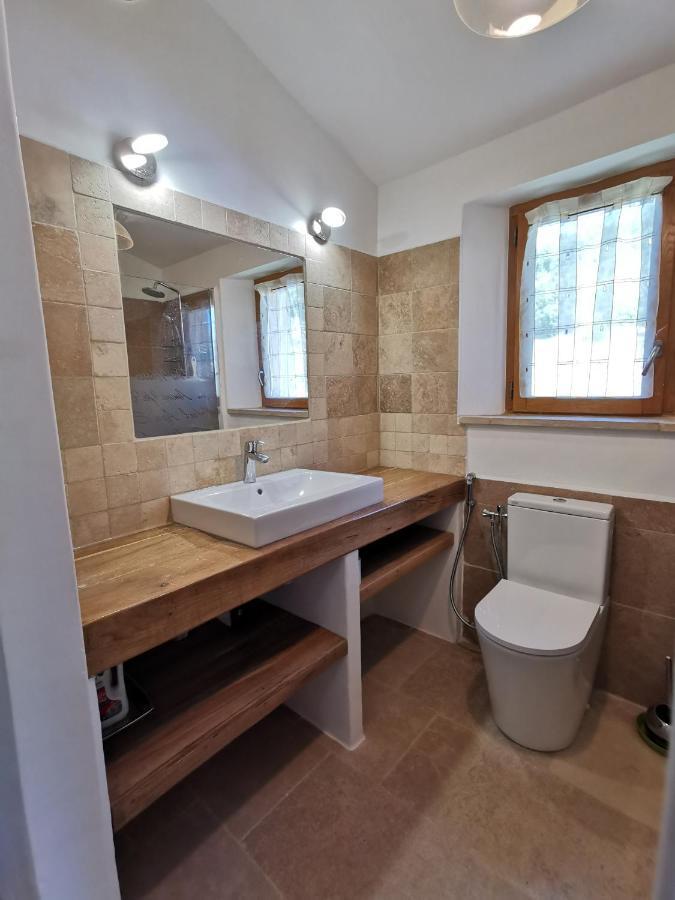 La Peyregoune, Logement En Pleine Nature Et Table D'Hotes Blieux Buitenkant foto