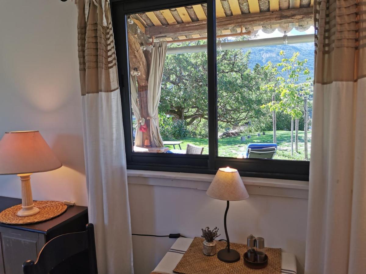 La Peyregoune, Logement En Pleine Nature Et Table D'Hotes Blieux Buitenkant foto